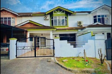 DOUBLE STOREY FOR SALE @ TAMAN IMPIAN JAYA SEELONG